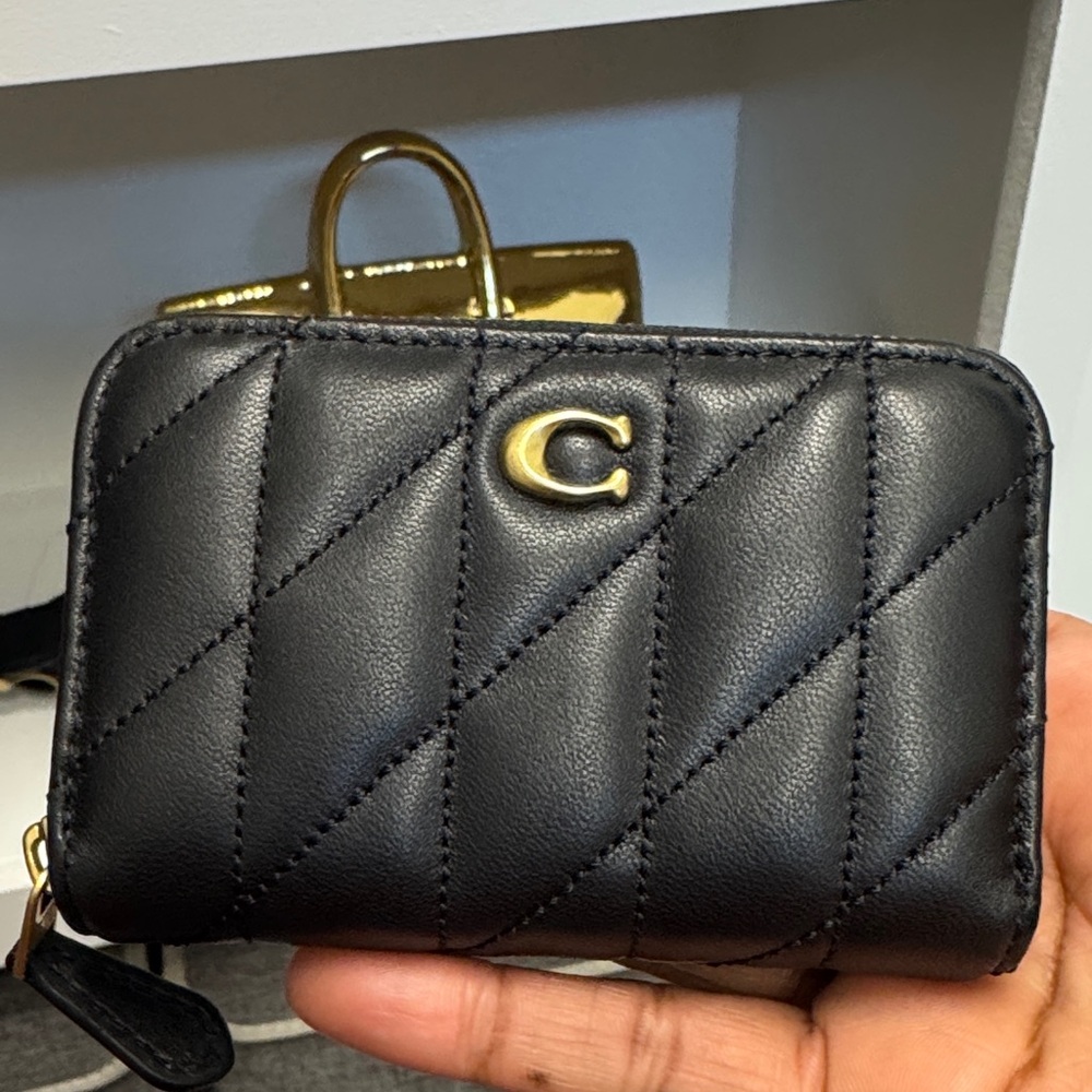 Coach Essentials Small Zip Card Case